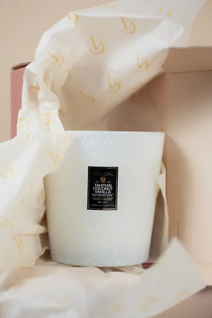 Voluspa Boxed 3-Wick Hearth Candle Tahitian Coconut Vanilla 80t duftlys