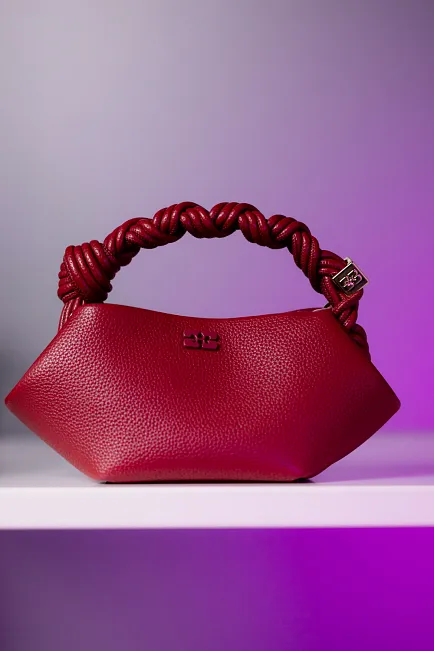 GANNI Bou Mini Bag Grained Red Dahlia veske 