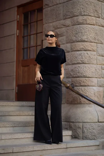 Arnie Says Renee Velvet Tee Black velurtopp 2
