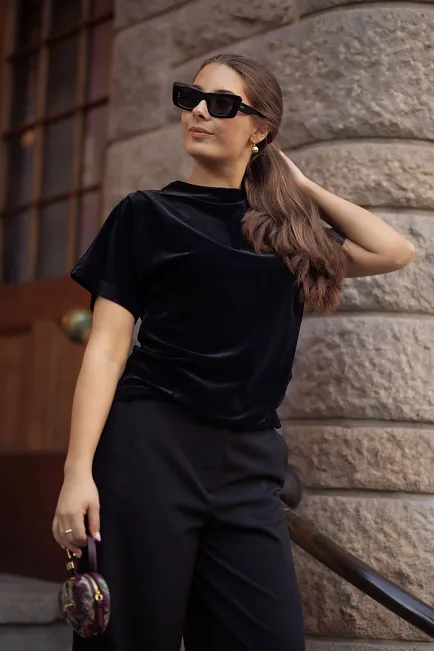 Arnie Says Renee Velvet Tee Black velurtopp
