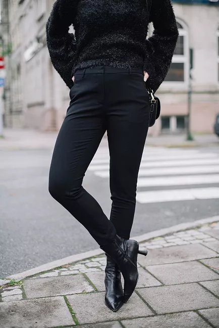Kylie Crop 396 Black 1