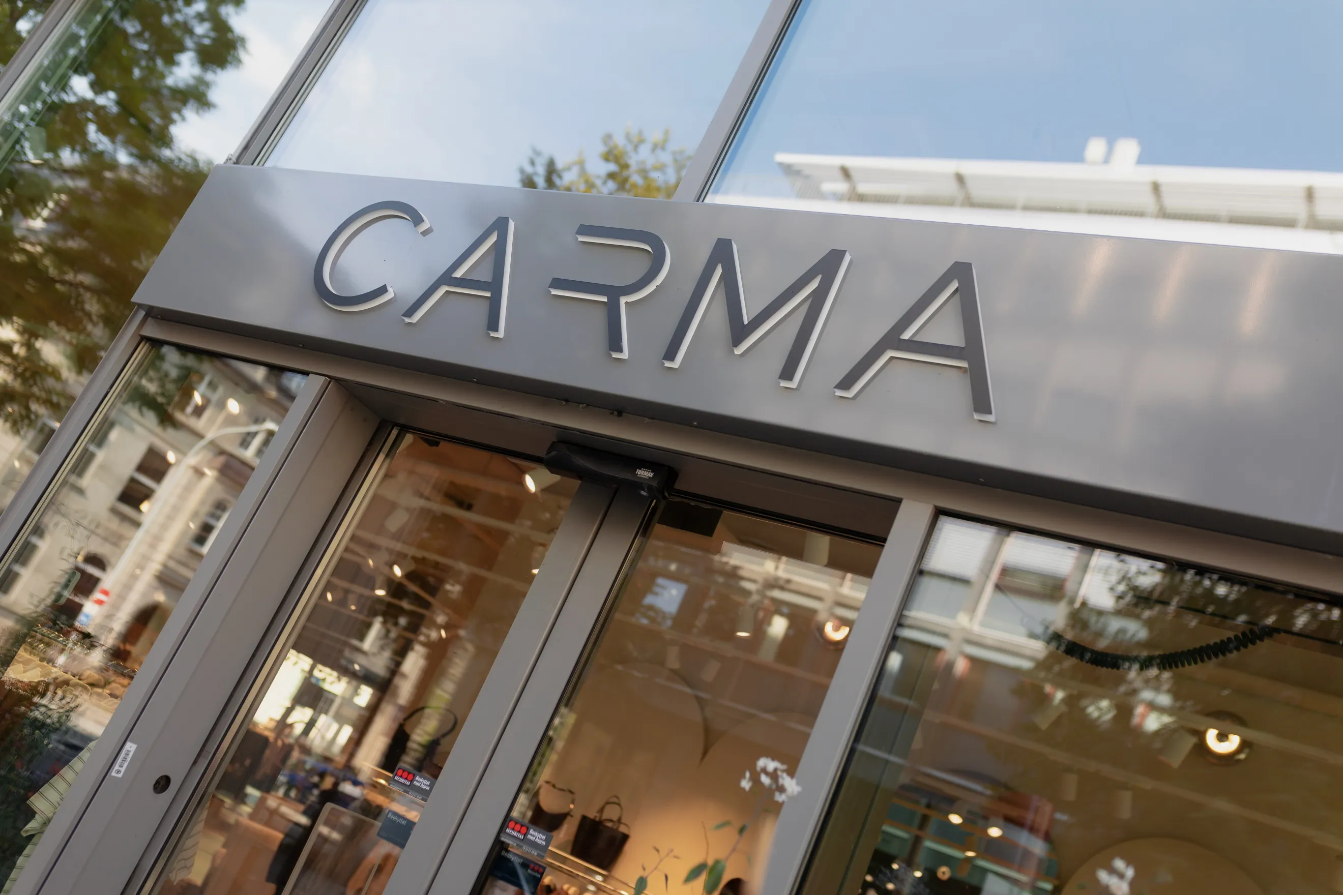 Carma om oss