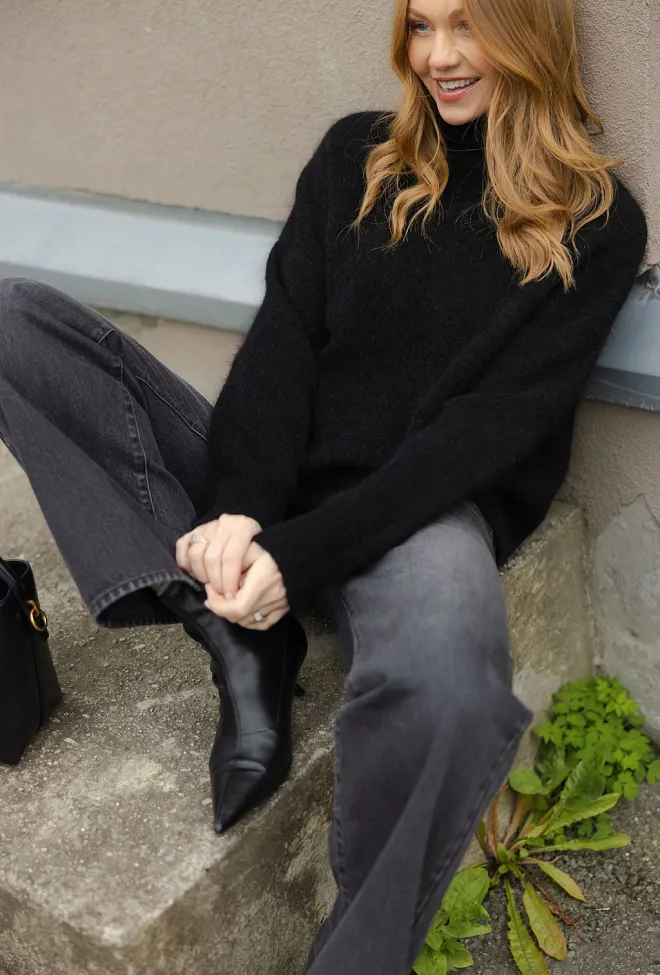 HiiL Studio Valentina Turtleneck Black genser