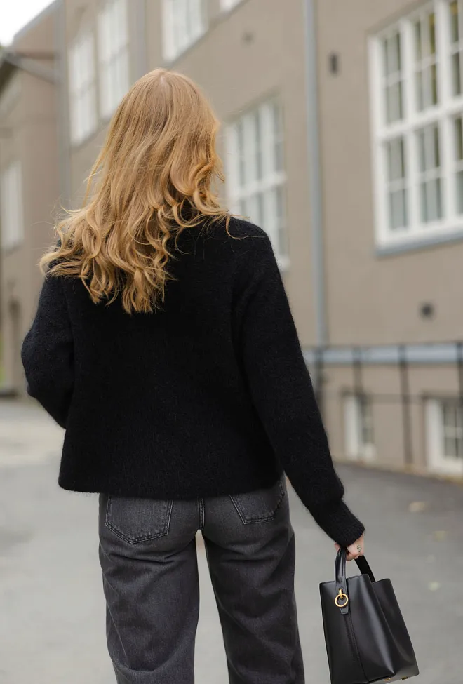 HiiL Studio Valentina Turtleneck Black genser 5