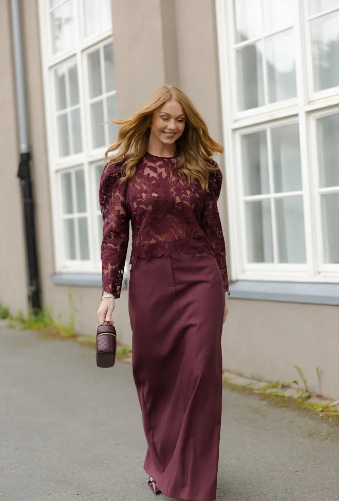 Hiil studio Beauty Blouse Bordeaux blondebluse 2