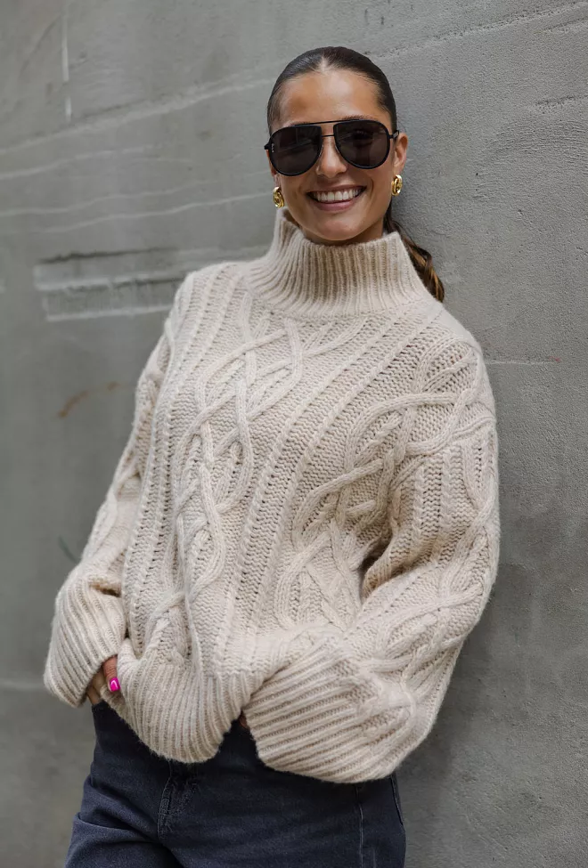 Carma Collection Turid Cable Knit Nature strikket genser 4