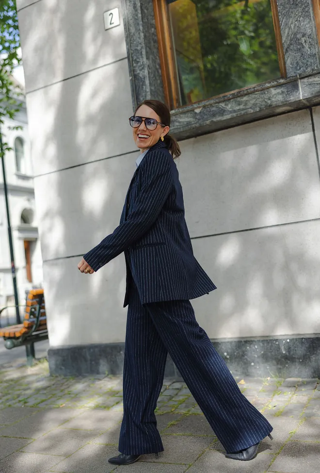 Hiil studio Pure Blazer Navy Pinstripes dressjakke 4