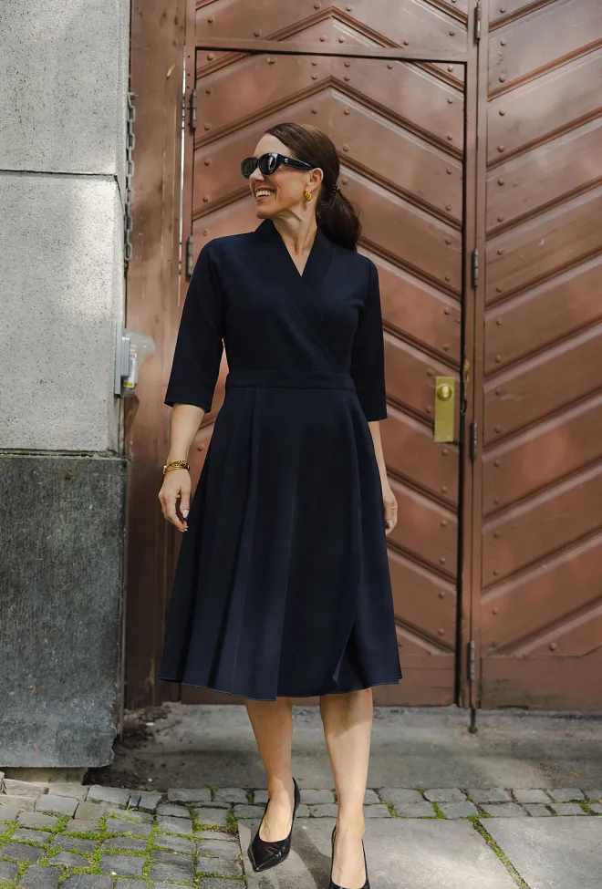 HiiL studio Bertine Dress Navy kjole 4