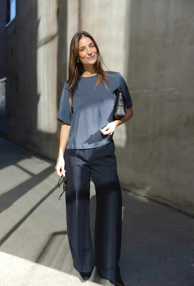 twist&tango leonie satin tee future dusk bluse blå 4