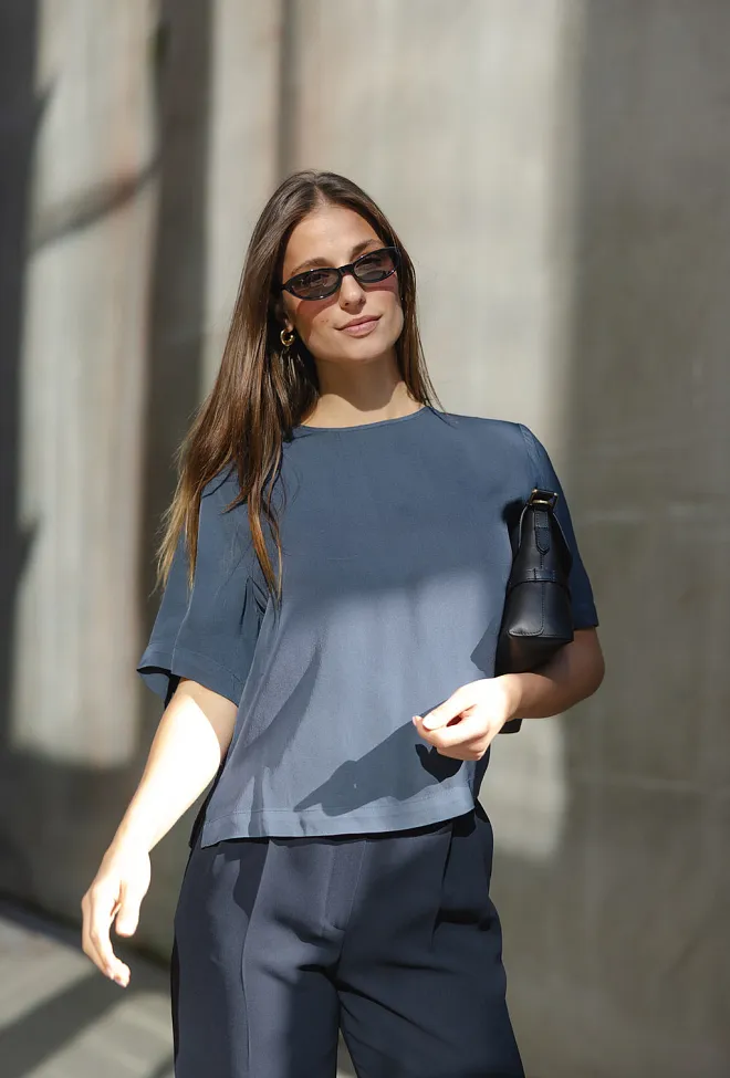 twist&tango leonie satin tee future dusk bluse blå 