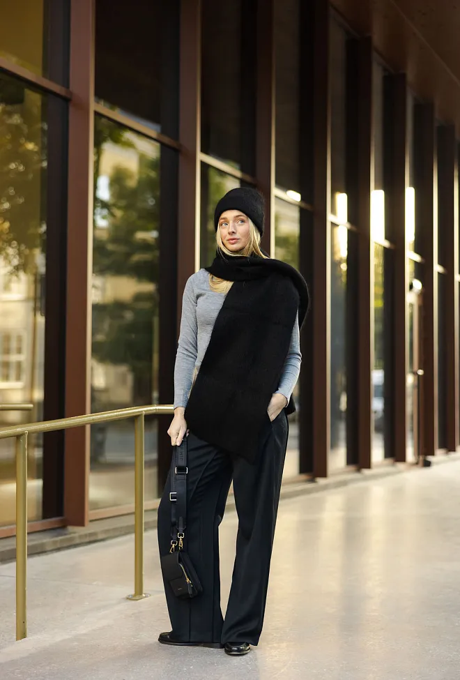 HiiL Studio Loop Scarf Black ullskjerf 5