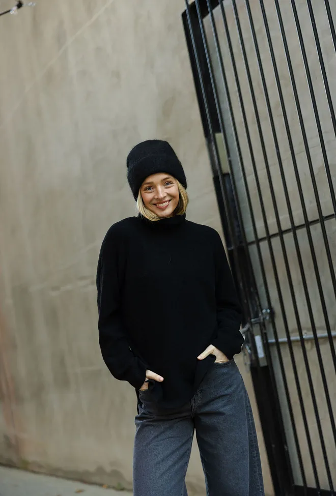 HiiL Studio Gabriella Sweater Black genser 3