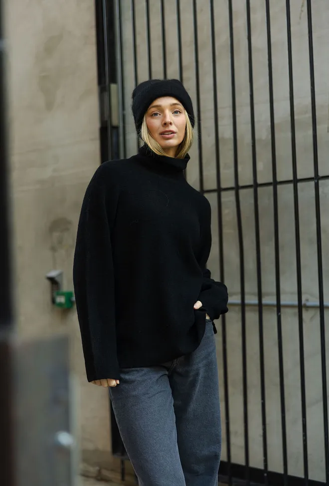 HiiL Studio Gabriella Sweater Black genser 5