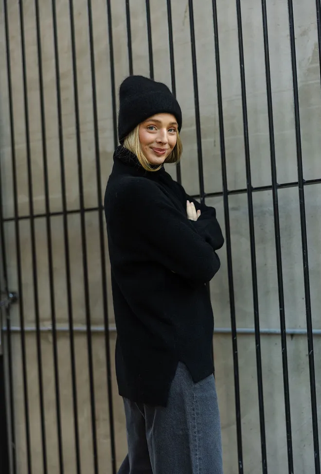 HiiL Studio Gabriella Sweater Black genser 2