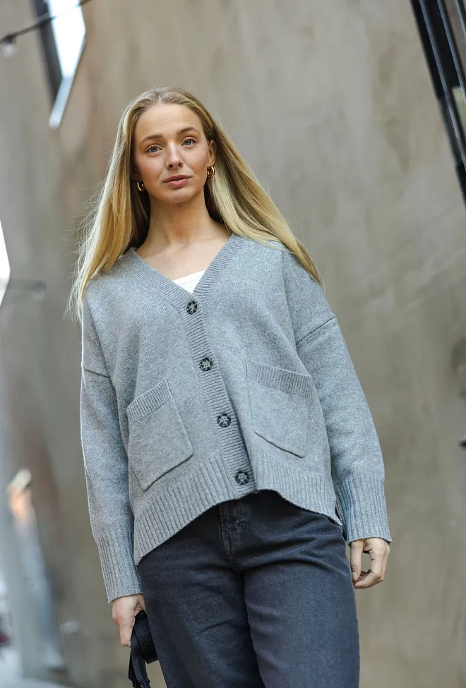 HiiL Studio Valentina Cardigan Grey Melange strikket jakke 5