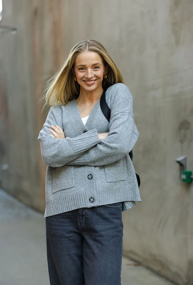 HiiL Studio Valentina Cardigan Grey Melange strikket jakke 1
