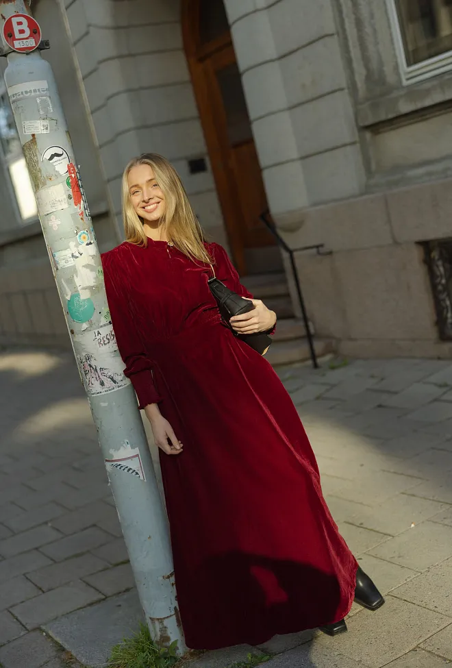 Nectar Greta Velvet Long Dress Ruby fløyelskjole