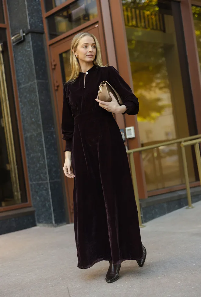 Nectar Greta Velvet Long Dress Chocolate maxikjole 3