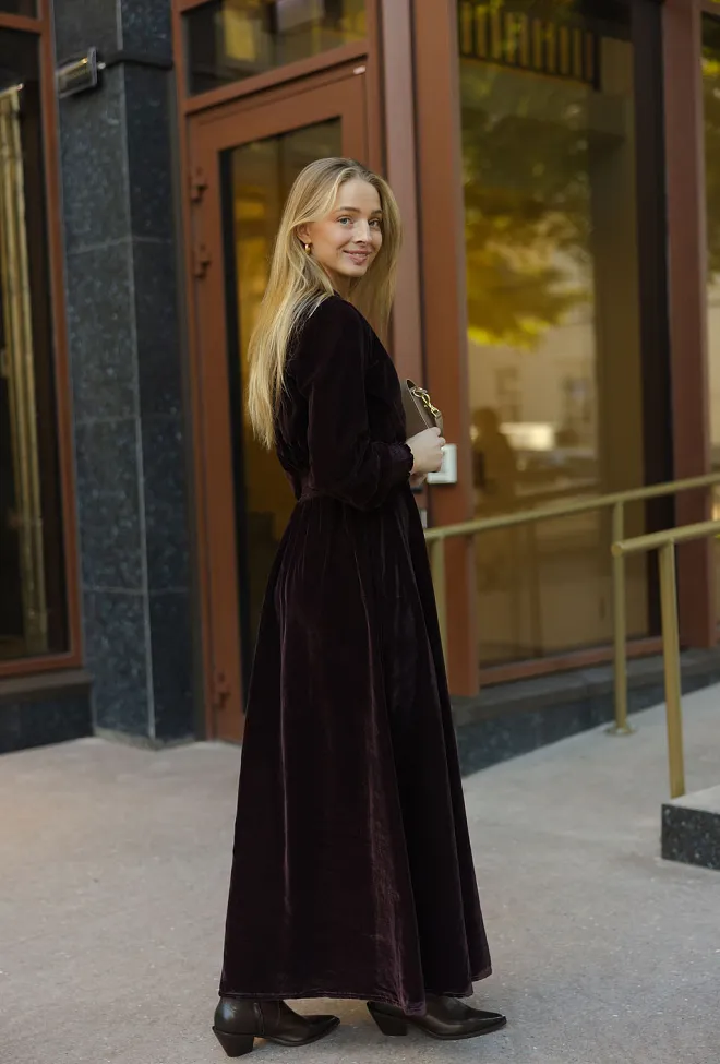 Nectar Greta Velvet Long Dress Chocolate maxikjole 5