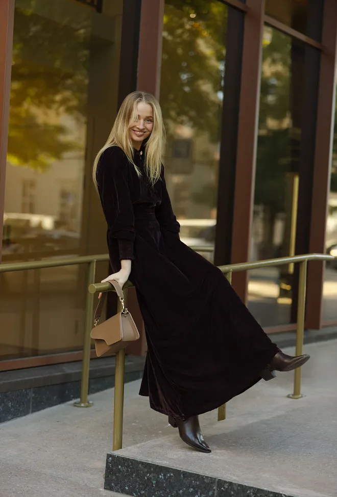 Nectar Greta Velvet Long Dress Chocolate maxikjole 7