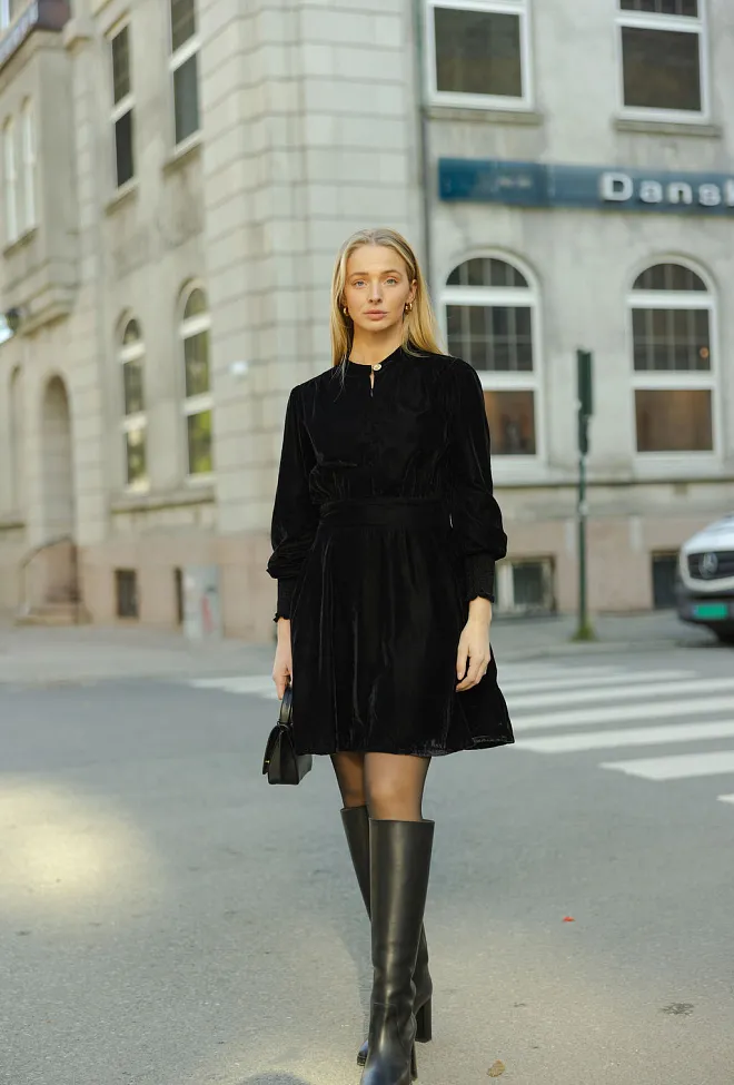 Nectar Greta Velvet Short Dress Black minikjole 2
