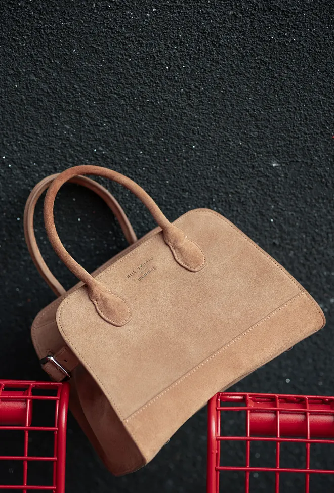 hiil studio x jim rickey tote small suede tan veske 11