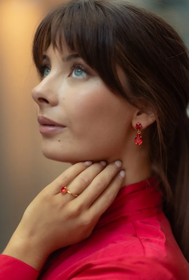 Caroline Svedbom Mini Drop Earrings Gold Light Siam øredobber 2