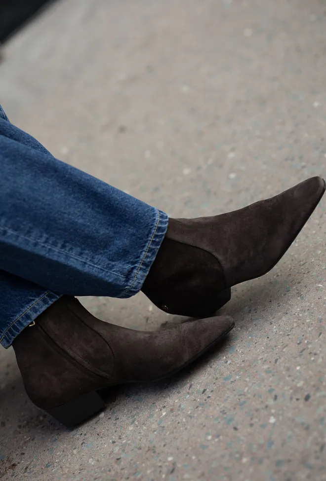 Anine bing Freya Flat Boots Dark Brown Suede ankelstøvletter 3