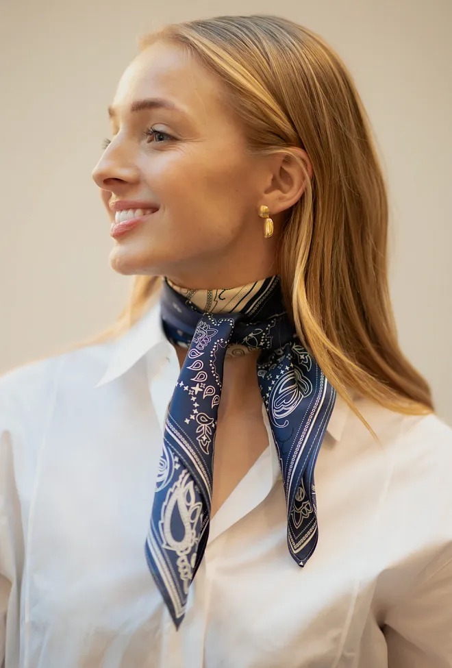 Lescarf Squared Scarf Navy, Sand, Black & White silkeskjerf