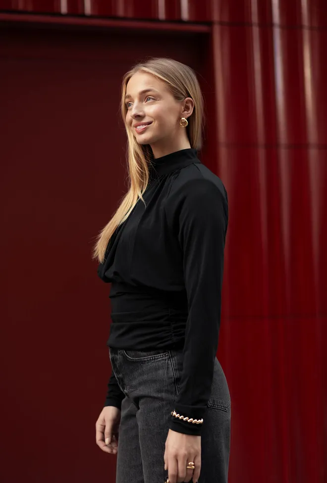 ROTATE Ruched Ls Top Black topp 4