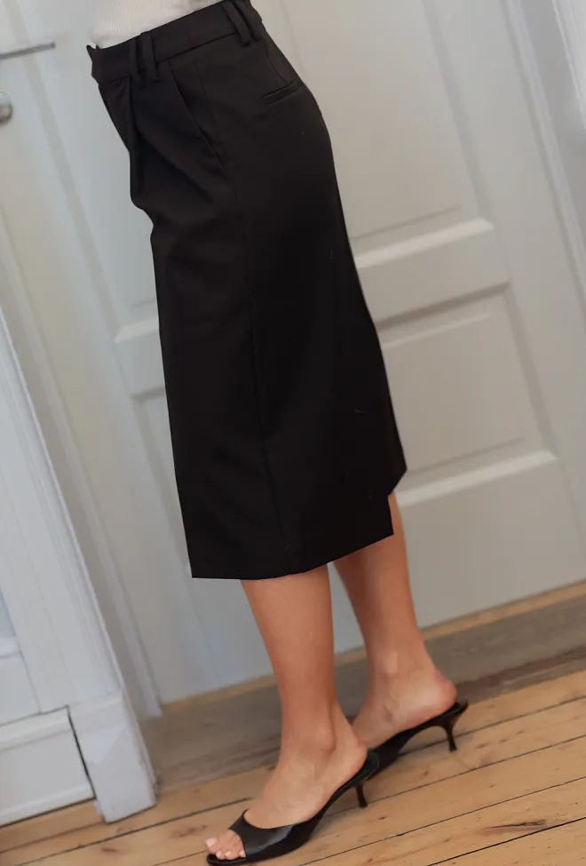 Christian Aks Wynne Bermuda Shorts Black shorts 4