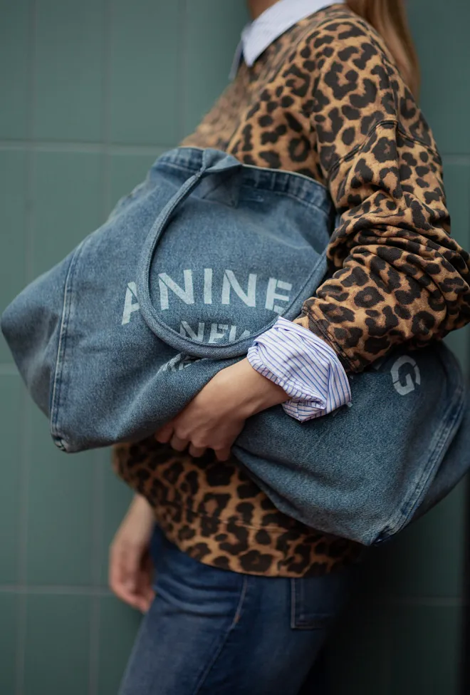 Anine bing Leo Denim Tote Shadow Blue veske 3