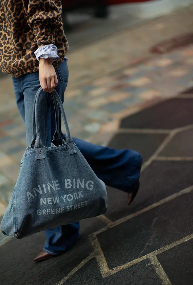 Anine bing Leo Denim Tote Shadow Blue veske 4