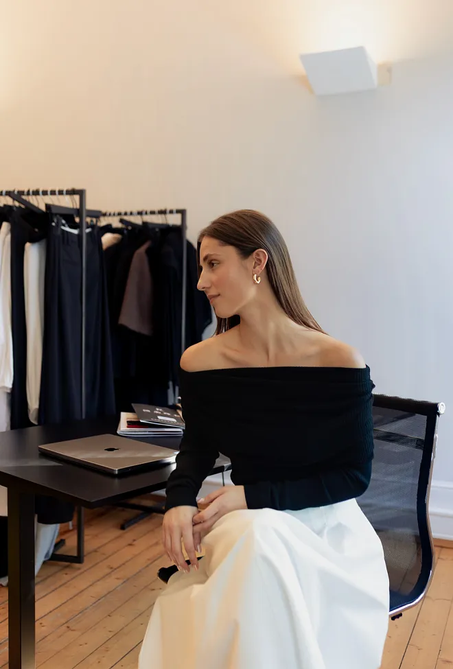 Christian Aks Delphine Merino Top Black genser strikk 2