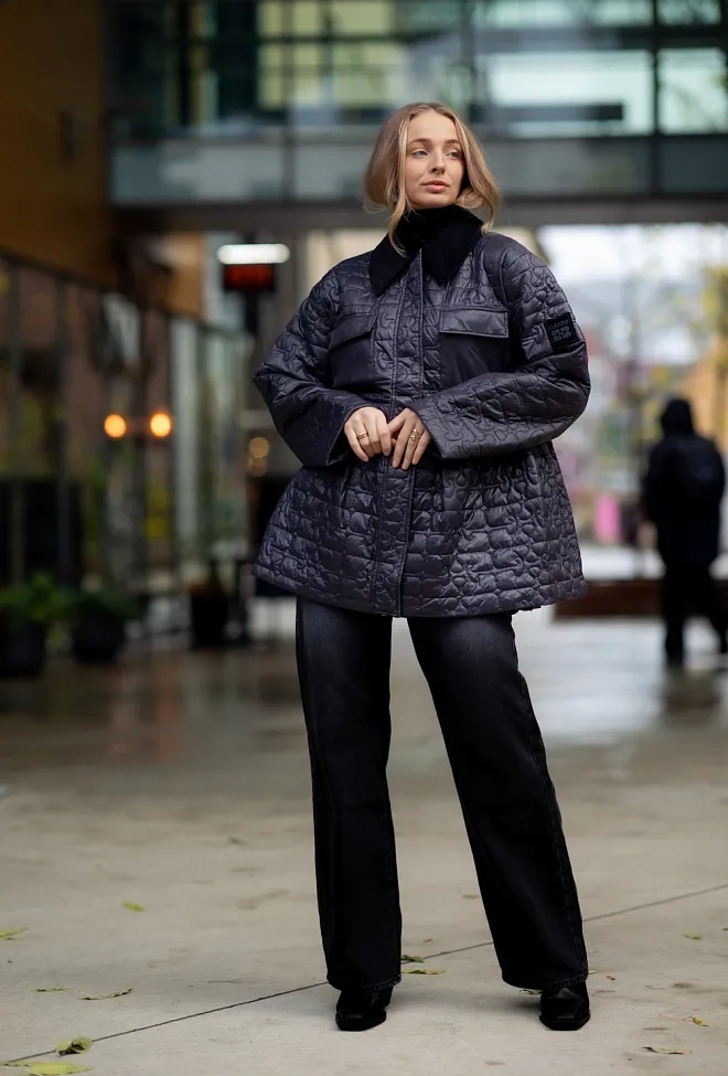 GANNI Shiny Quilt Midi Jacket W Flare Phantom jakke 4