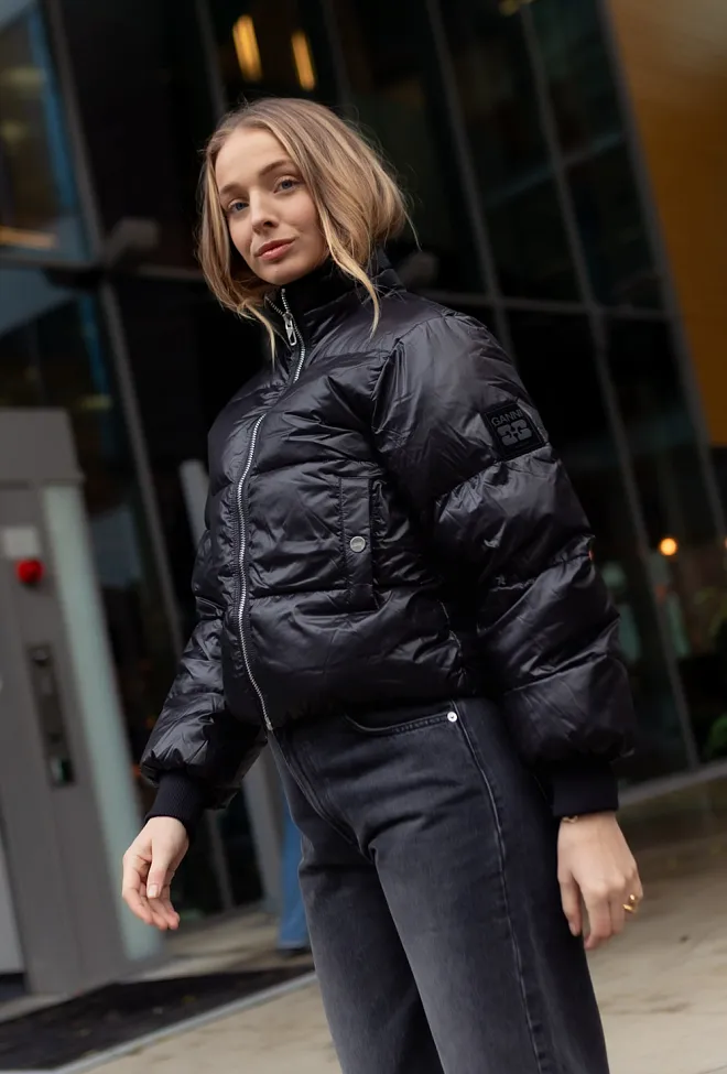 GANNI Shiny Nylon Short Puffer Jacket Black jakke 3