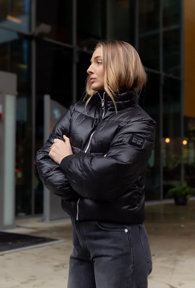 GANNI Shiny Nylon Short Puffer Jacket Black jakke 2