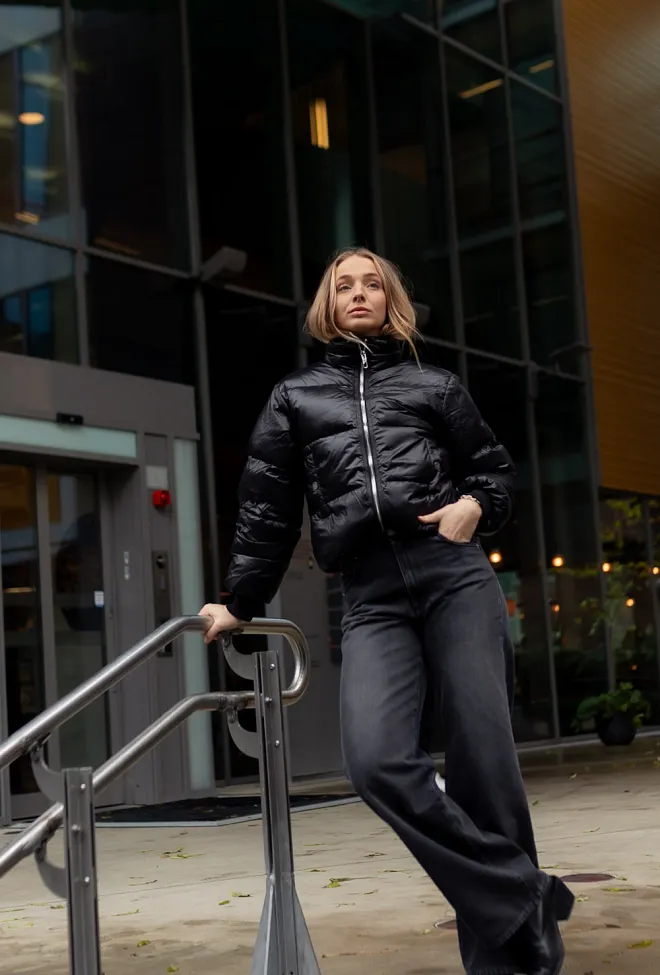 GANNI Shiny Nylon Short Puffer Jacket Black jakke 7