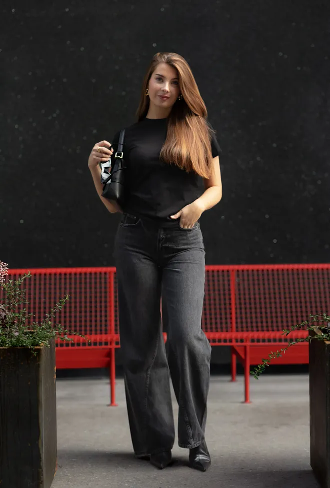 The product T-shirt 220g Black t-skjorte 2