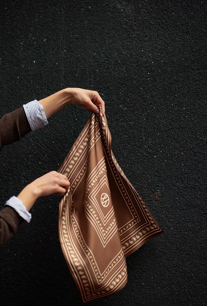 Lescarf Paisley Scarf Mocha Mousse & Cream silkeskjerf