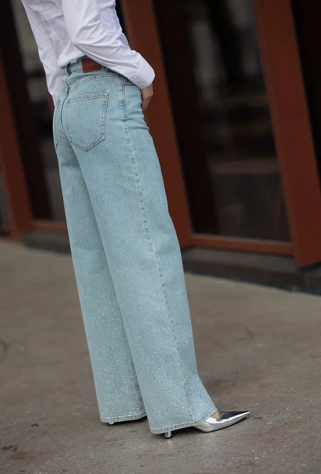 Five Units AbbyFV Long 745 Light Rinse Rhinestone jeans 3