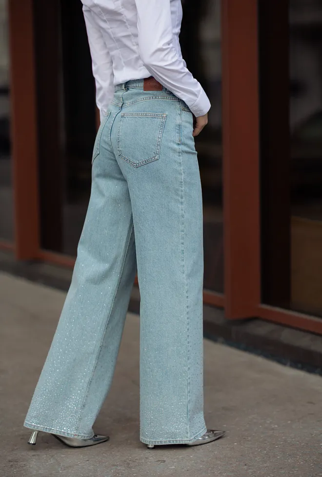 Five Units AbbyFV Long 745 Light Rinse Rhinestone jeans 4