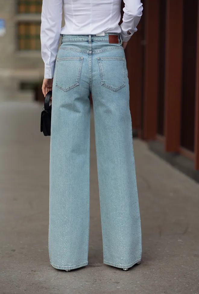 Five Units AbbyFV Long 745 Light Rinse Rhinestone jeans 8