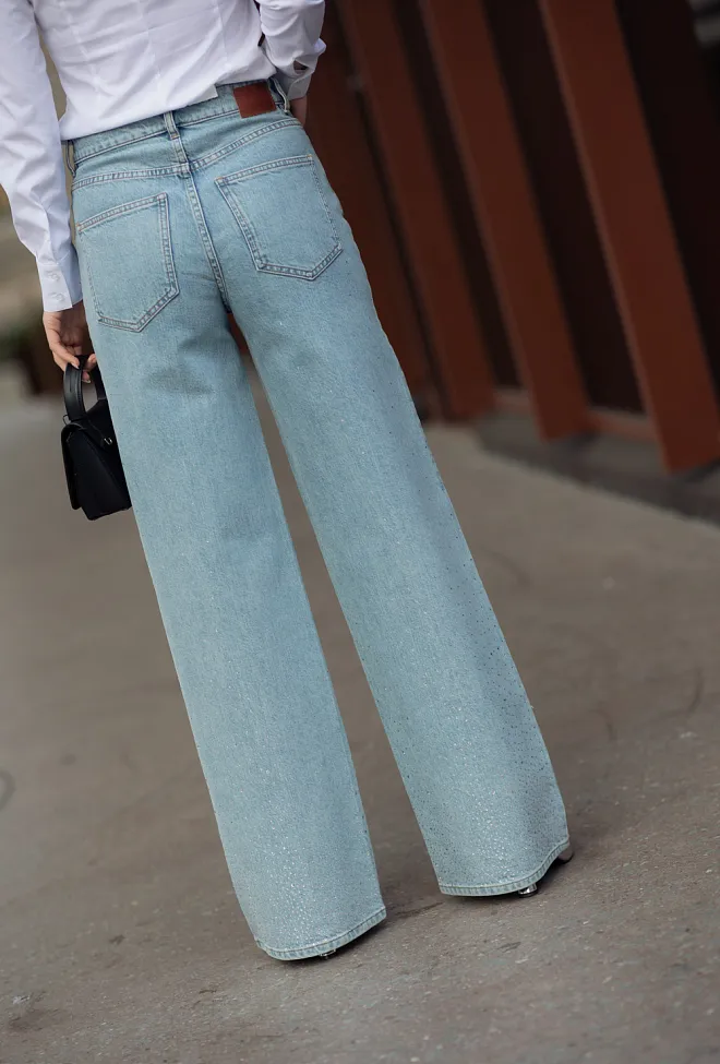 Five Units AbbyFV Long 745 Light Rinse Rhinestone jeans 5