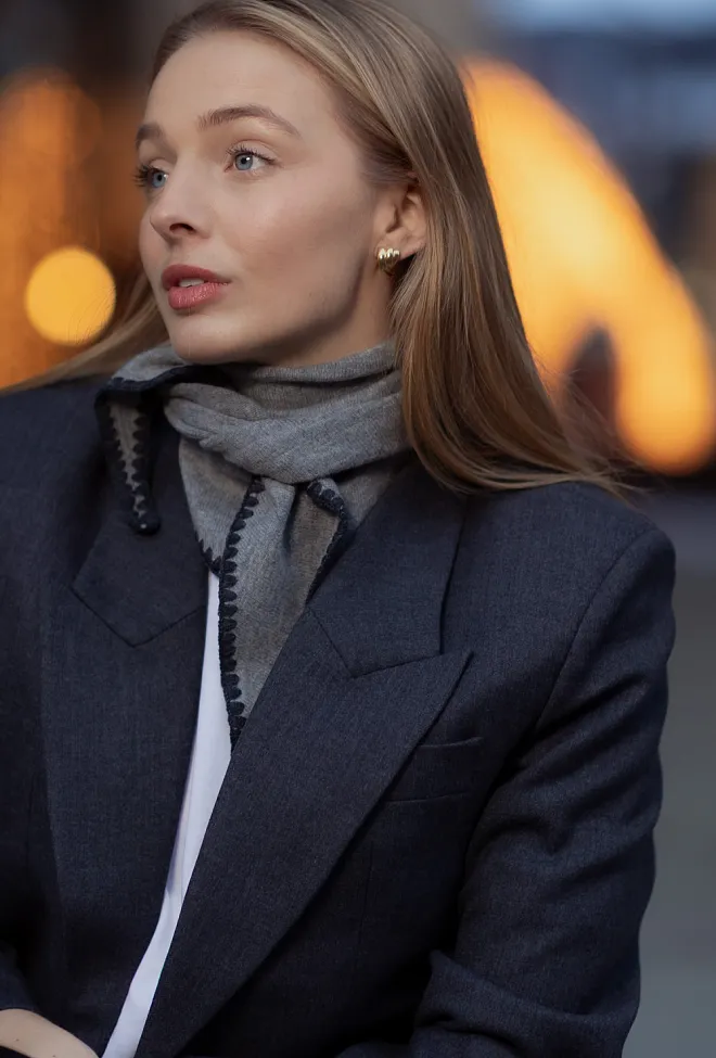 Christian Aks Mina Stitched Merino Scarf Lt Grey Melangef skjerf 3