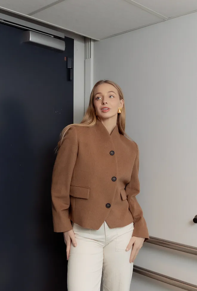 Dagmar Short Curved Jacket Camel ulljakke