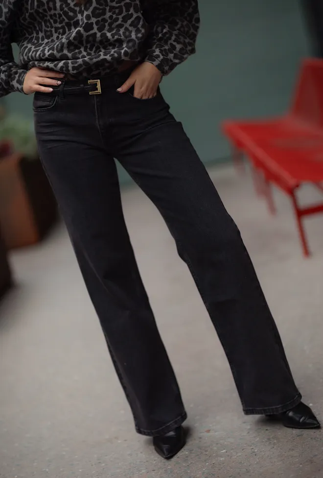 My essential wardrobe The Louis 139 High Wide Black Retro jeans