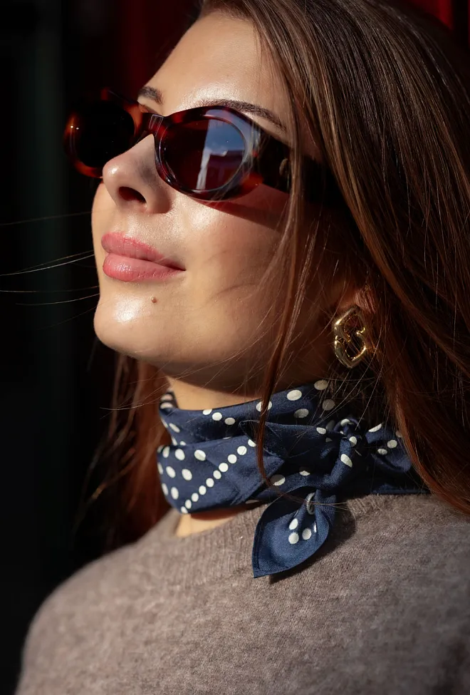 Lescarf Polkadot Scarf Navy & Cream silkeskjerf 2