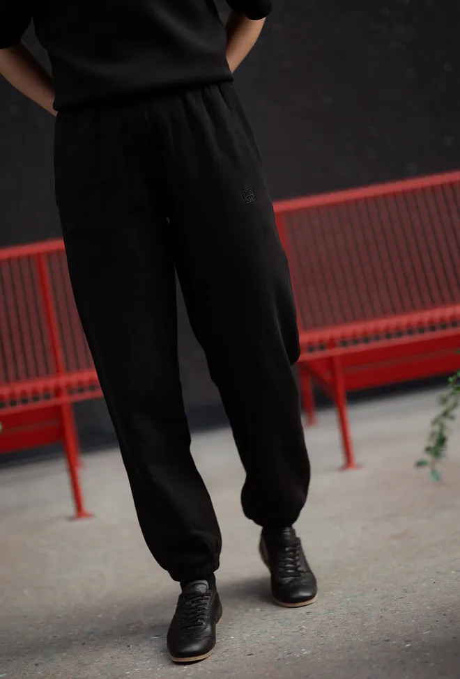 Anine Bing Karter Jogger Framed Monogram Black joggebukse 