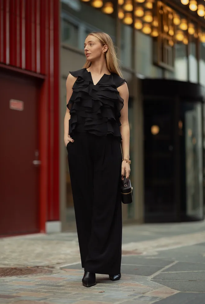 My essential wardrobe MW Eiko Florence Top Black topp 2